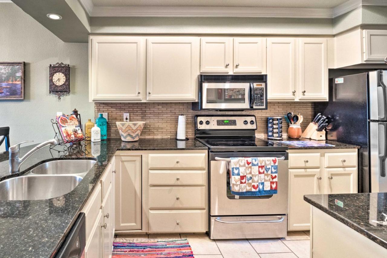 Lakefront Lago Vista Condo With Resort Amenities! 外观 照片